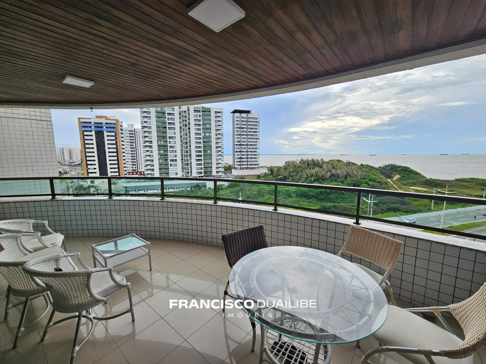 Apto vista para a Litorânea