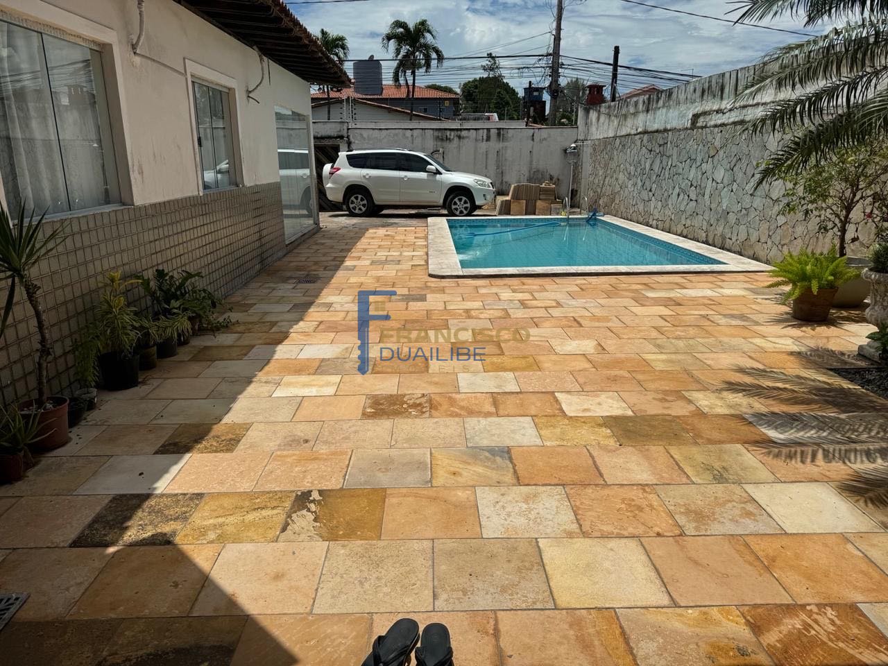 CASA SOLTA NA REI DE FRANÇA — foto 3 de 15