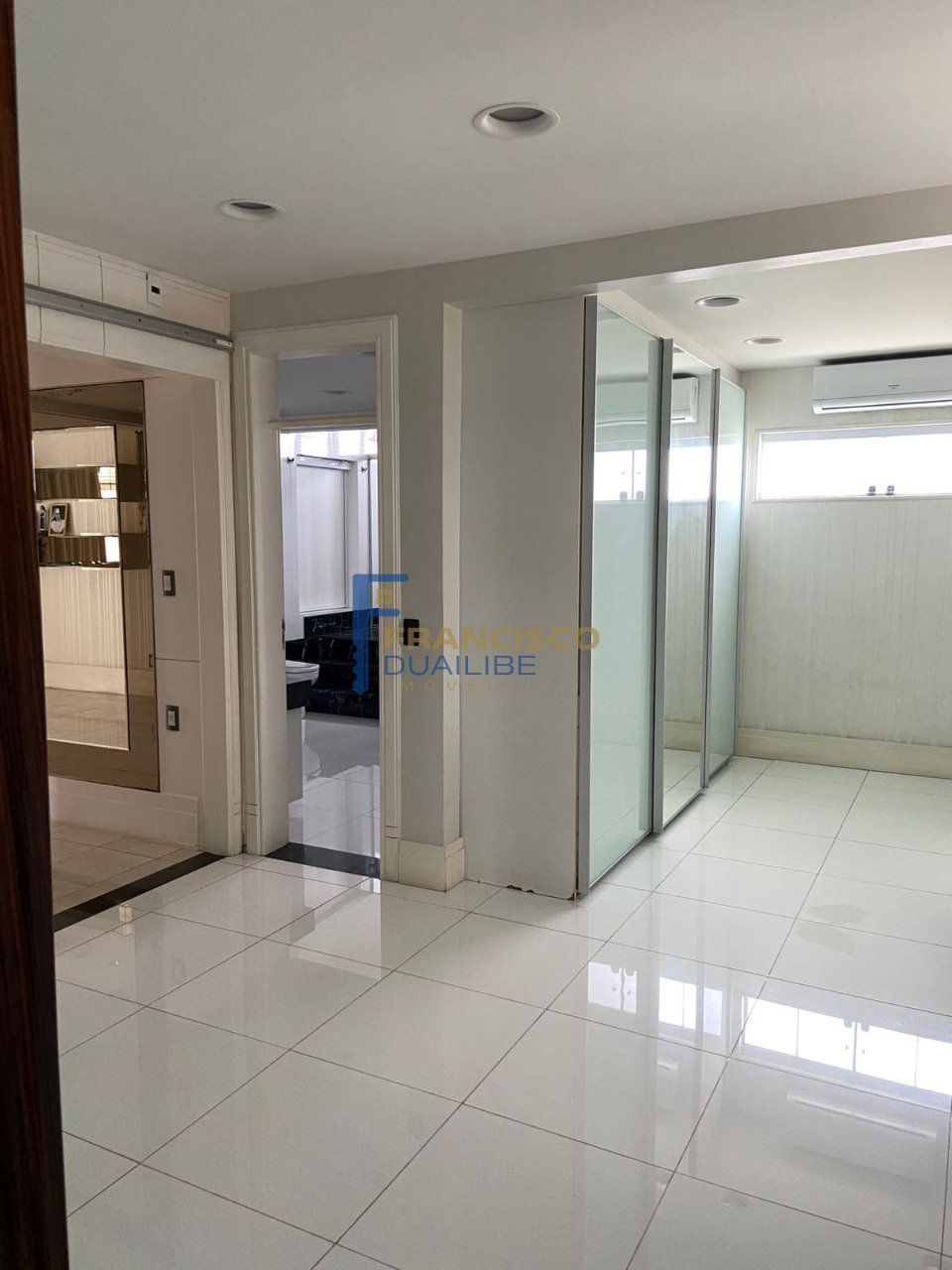 Mansão na Sambaquis — foto 3 de 28
