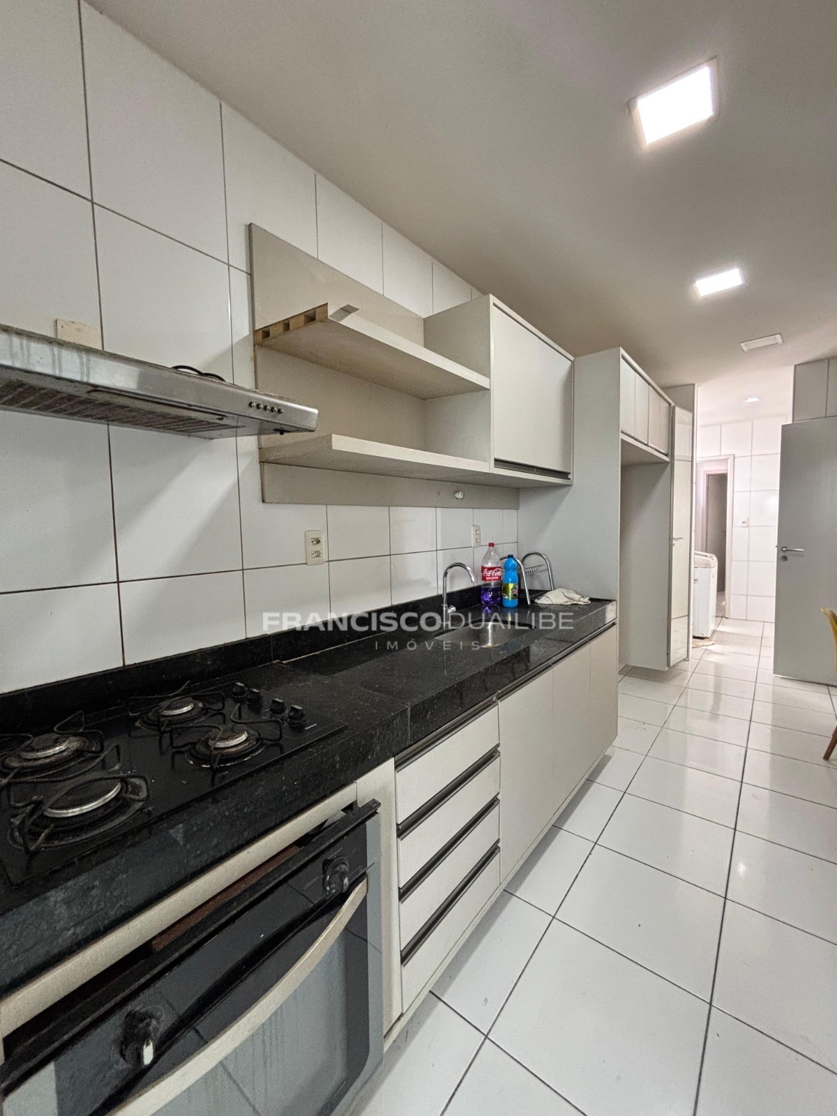 APARTAMENTO  –  VISTA DEFINITIVA PARA A LAGOA — foto 2 de 26