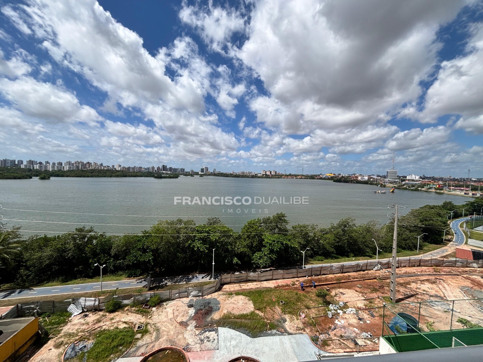 APARTAMENTO  –  VISTA DEFINITIVA PARA A LAGOA — foto 3 de 26